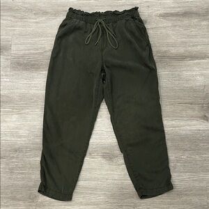 LOFT Women’s Green Cropped Pants